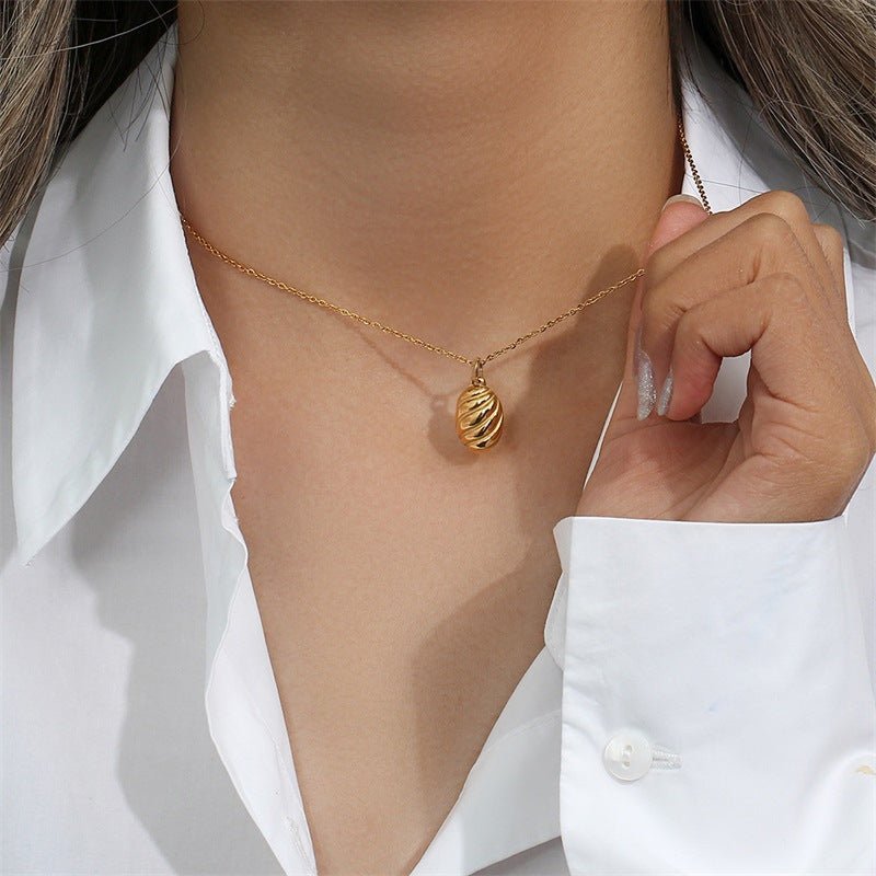 Linda Gold Croissant Necklace