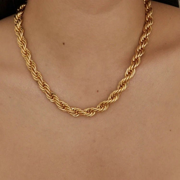 Mila Golden Twist Necklace